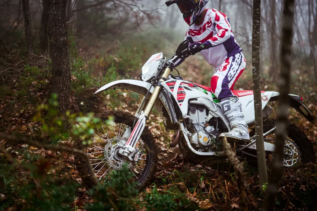 Vespa Primavera и Sprint S получили обновления дизайна и безопасности на 2026 модельный год