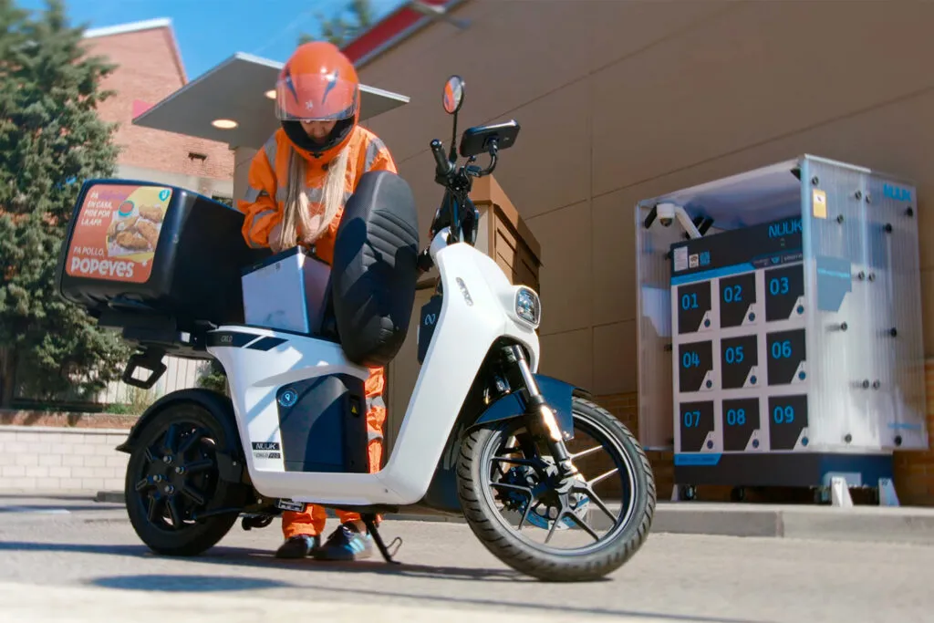NUUK mobility развертывает сеть замены аккумуляторов для своих парков электромотоциклов по всей Испании — фото 4