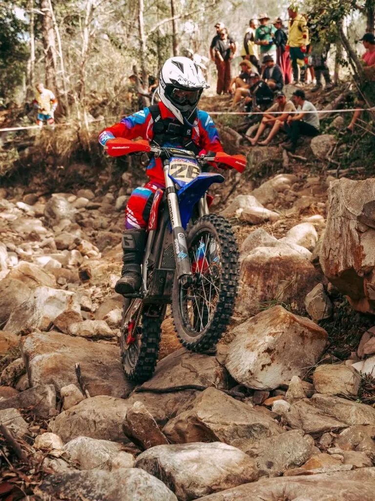 Первый электрический мотоцикл, финишировавший в Gold Class на серии Australian Hard Enduro