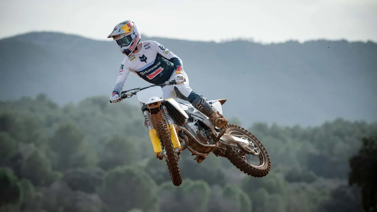 Husqvarna представляет новую линейку мотокроссовых моделей в ретро-цветовой гамме — фото 4
