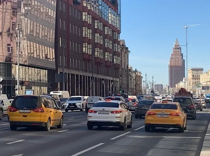 Полисы ОСАГО для такси и мотоциклов могут появиться на портале Госуслуги