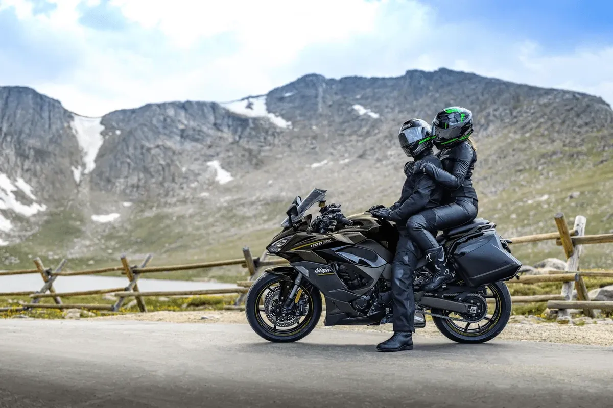 Предложения Kawasaki UK на 2026 год: финансирование под 0%, бесплатные туристические комплекты и спецпредложение на ZX-10RR для трека — фото 3