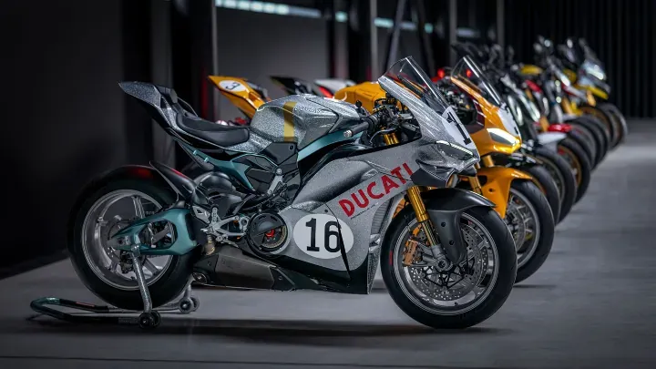 Ducati чествует легендарные раскраски в коллекции Collezione 100 — фото 2