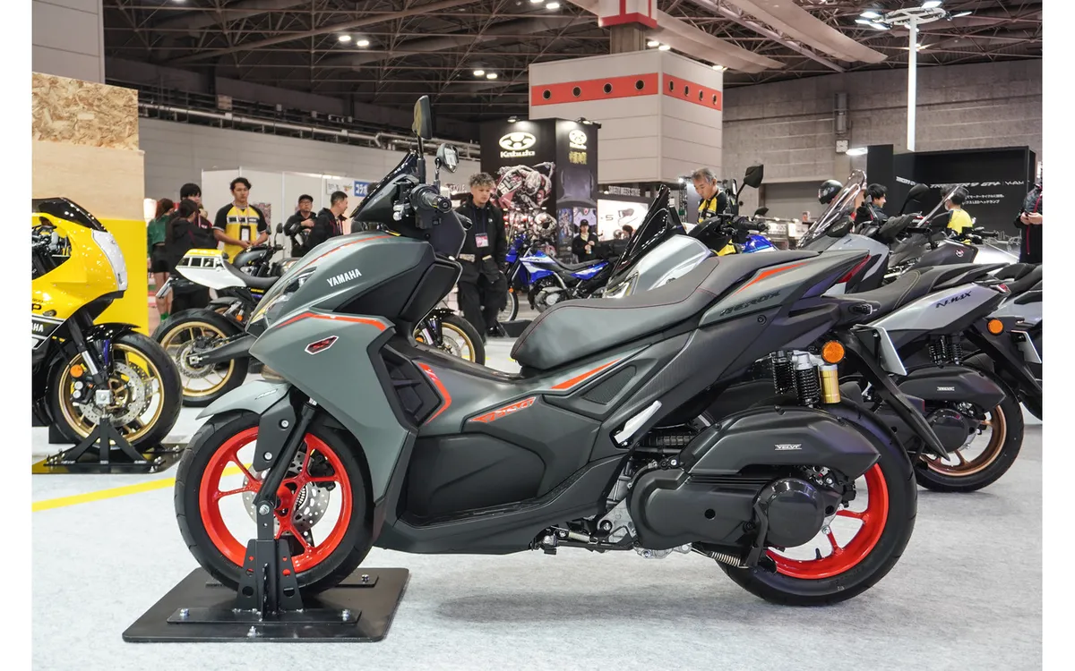Утренние поездки на скутере! Как Yamaha AEROX создала мотокультуру и что общего у неё с серией YZF-R — фото 4