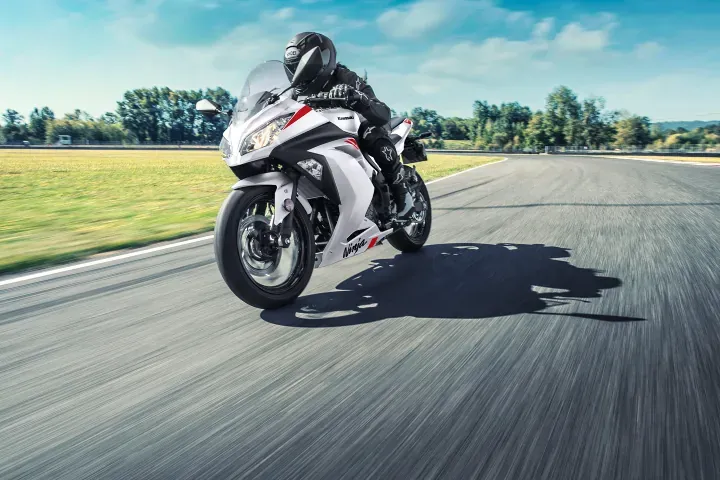 Первый взгляд: галерея Kawasaki Ninja 300 ABS 2026 года — фото 2