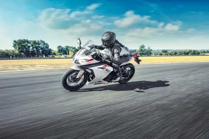 Kawasaki Ninja 300 возвращается на рынок США в 2026 году — фото 4