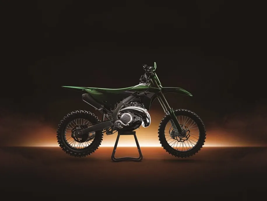 Kawasaki действительно это сделала: возвращение двухтактных двигателей с моделями KX327 и KX327X — фото 2