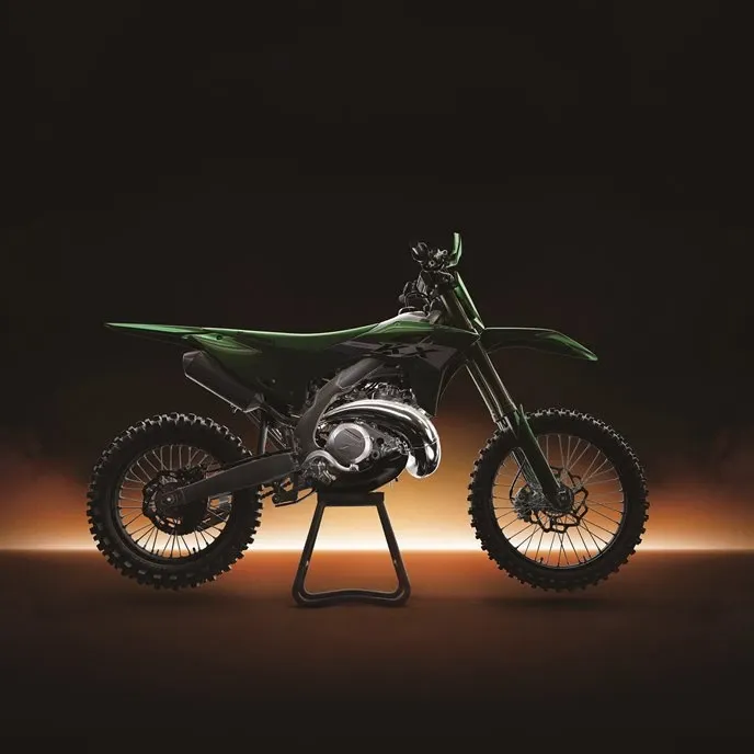 Kawasaki действительно это сделала: возвращение двухтактных двигателей с моделями KX327 и KX327X — фото 3