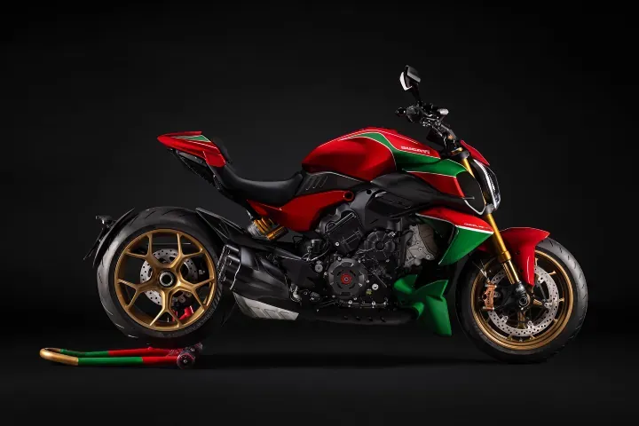 Галерея Ducati Collezione 100 Diavel V4 RS 100 — фото 2