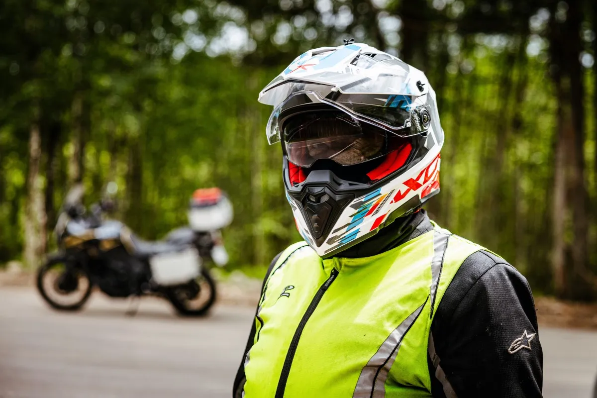 AXOR X-Cross X1 Dual Visor 2025: реальный тест на трассе и в городе