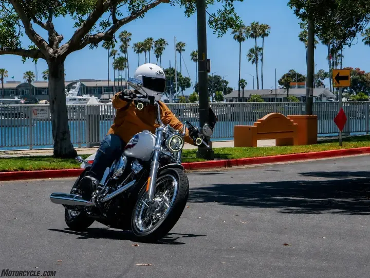 Фотогалерея обзора Harley-Davidson Super Glide 2026 года — фото 2