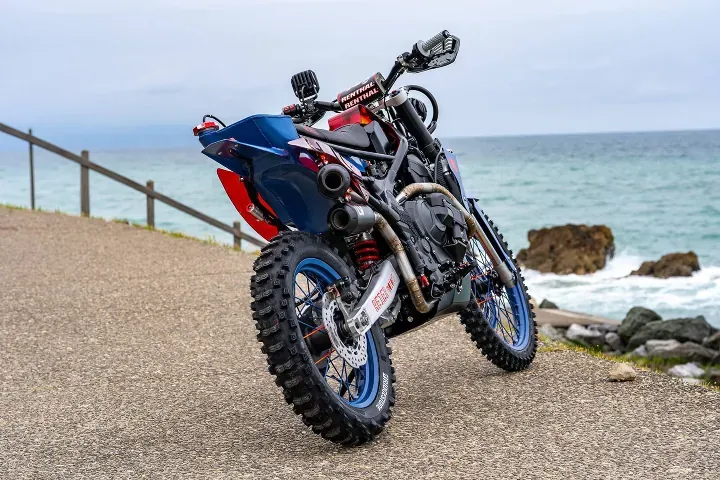 Кастомные Honda XL750 Transalp на фестивале Wheels and Waves 2026 — Галерея — фото 4