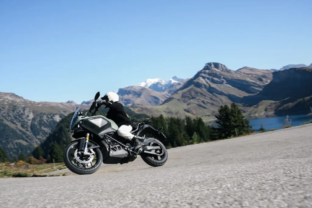 Zero Motorcycles празднует 20-летие и запускает юбилейные бонусы на модели 2026 года — фото 3