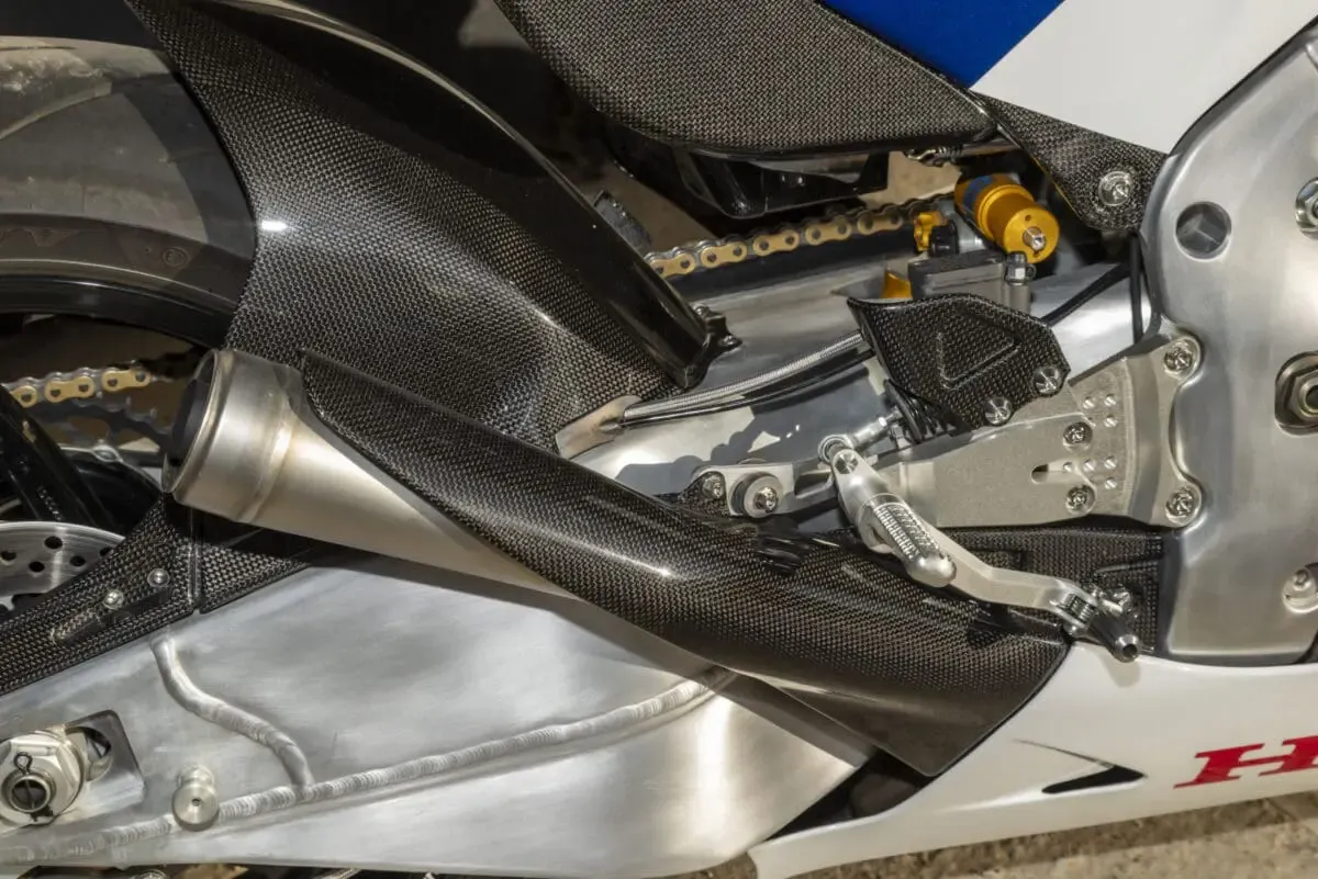 MotoGP для масс: обзор Honda RC213V-S — фото 2
