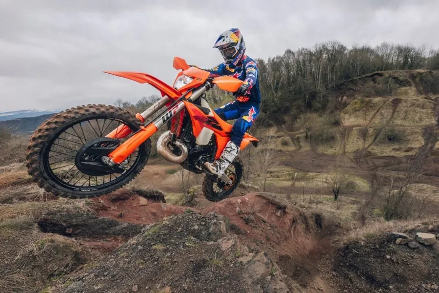 KTM сохраняет линейку эндуро без изменений для 2027 года
