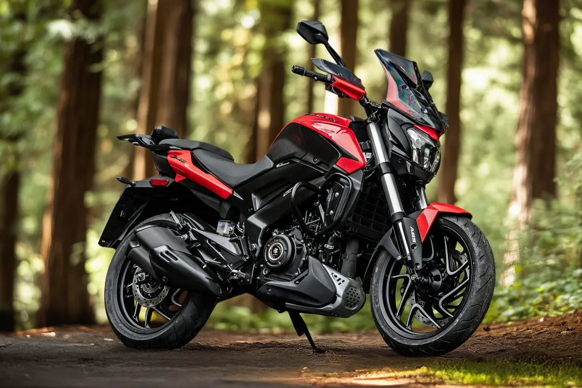 Bajaj Dominar 400 2026: масштабное обновление флагмана с новыми режимами езды и цифровой приборной панелью