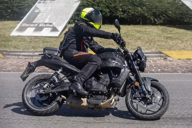 Следующая Moto Guzzi будет не V-twin, а с рядным двухцилиндровым двигателем и цепным приводом
