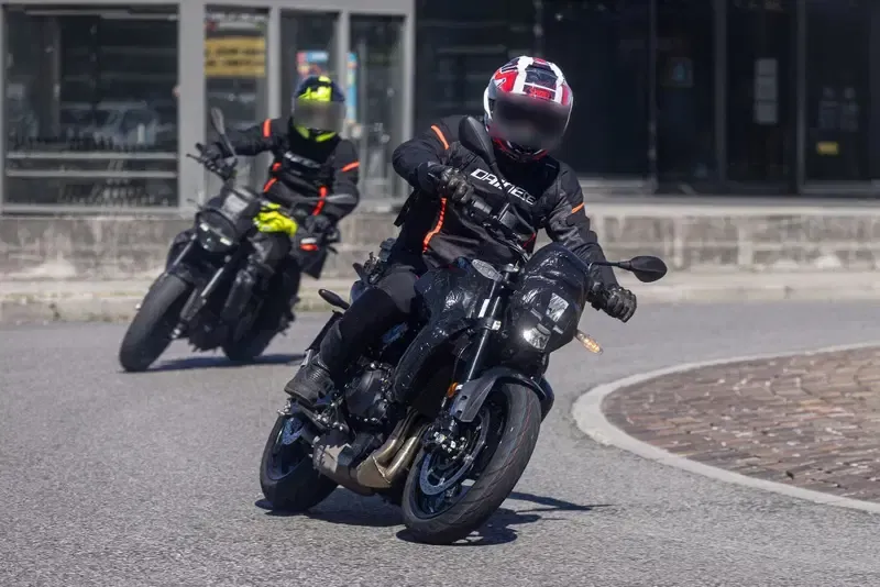 Следующая Moto Guzzi будет не V-twin, а с рядным двухцилиндровым двигателем и цепным приводом — фото 2