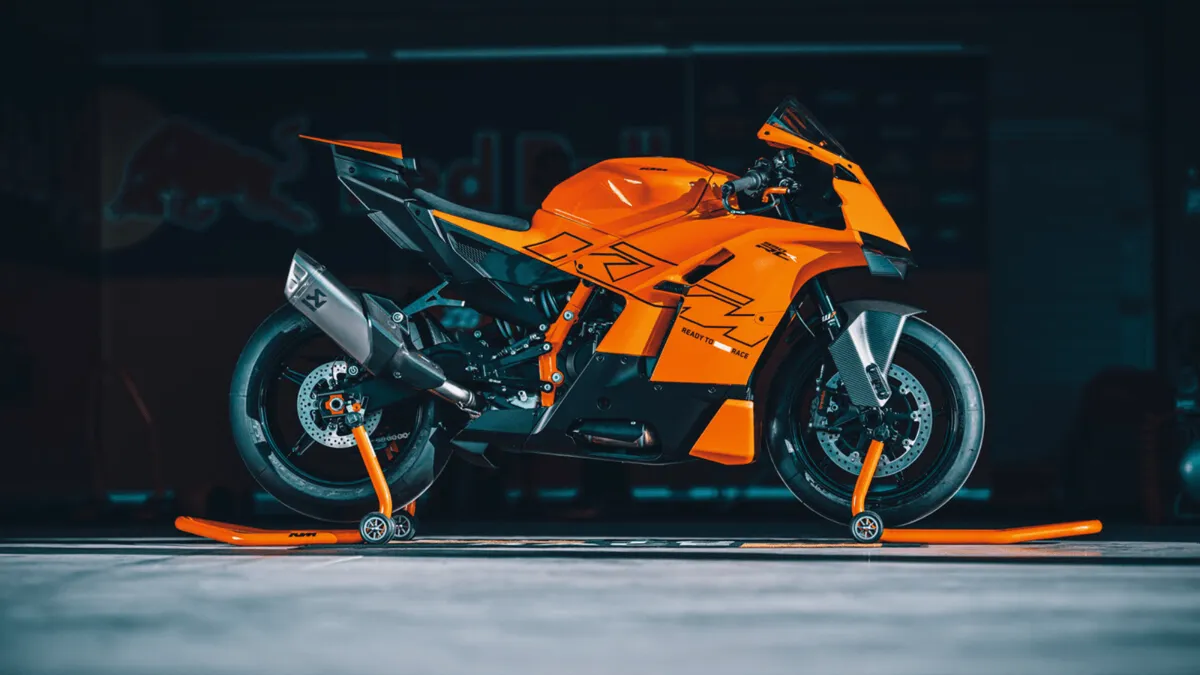 KTM 990 RC R и 990 Duke R в новой программе тест-райдов Orange Test Ride Takeover — фото 2