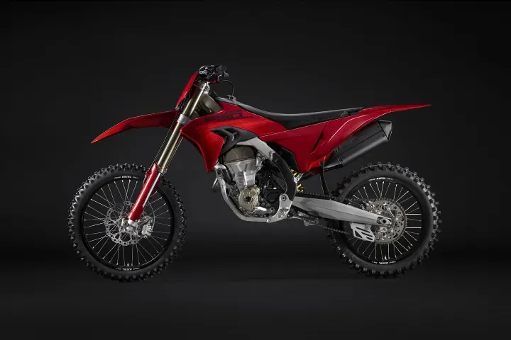 Ducati расширяет внедорожную линейку: представлен новый Desmo250 MX — фото 2