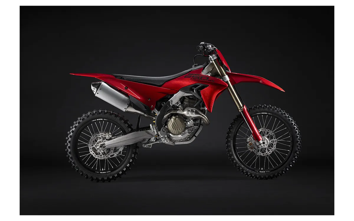 Представлен Ducati Desmo 250 MX: одноцилиндровый двигатель Desmodromic с оборотами до 15 000 об/мин — фото 2
