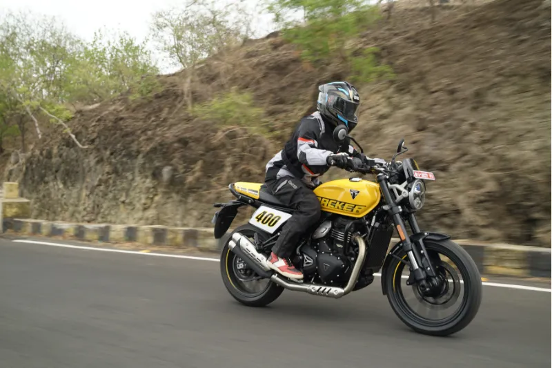 Потрясающий трекер — обзор Triumph Tracker 400