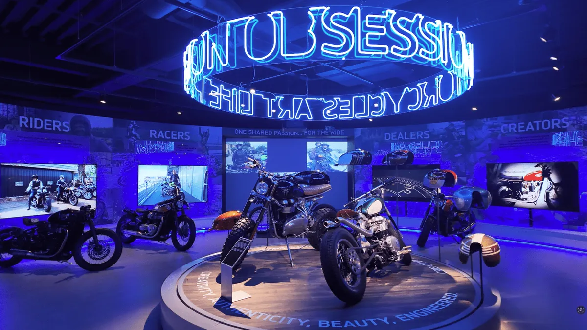 Опыт посещения завода Triumph получает новую цифровую стратегию