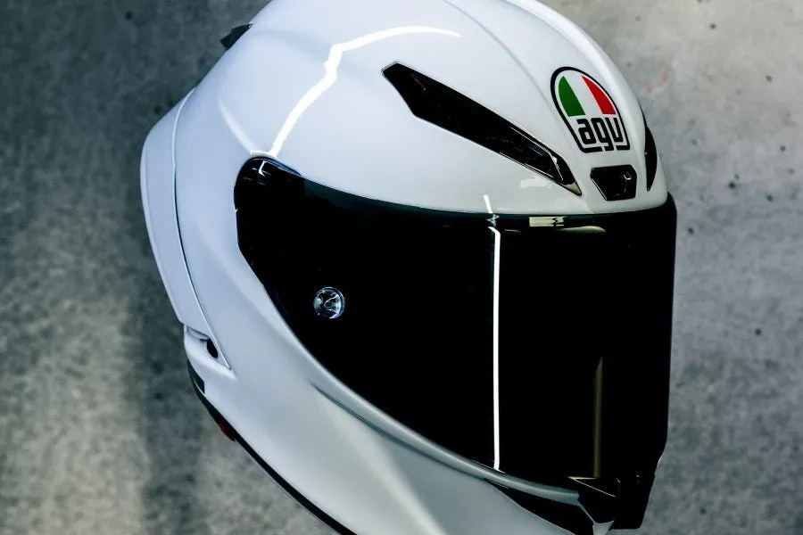 AGV выпускает белый шлем Pista GP RR