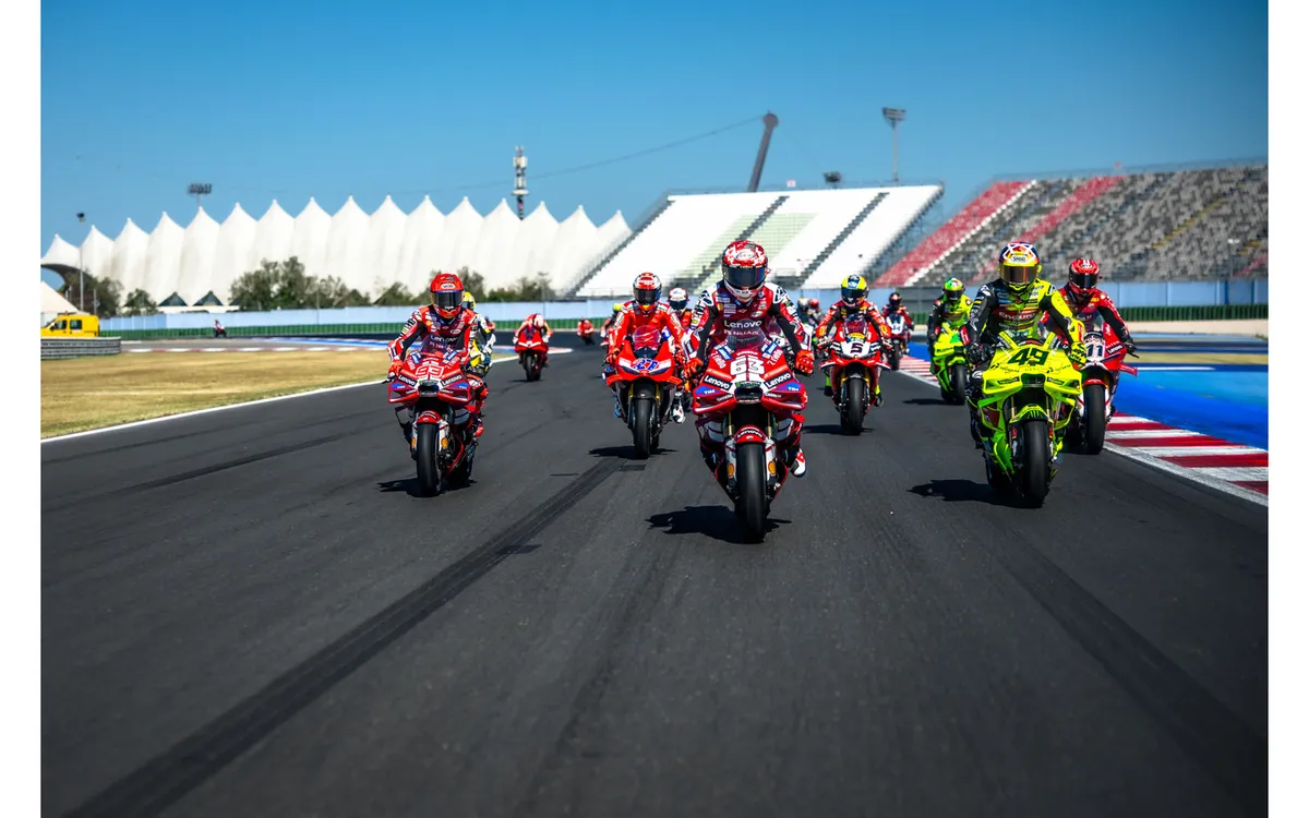 118 тысяч посетителей на юбилейном мероприятии Ducati: установлен исторический рекорд и состоялась мировая премьера Desmo 450 SM