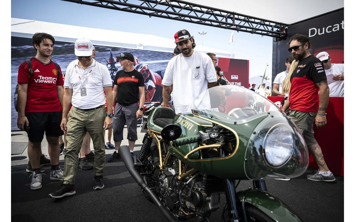 118 тысяч посетителей на юбилейном мероприятии Ducati: установлен исторический рекорд и состоялась мировая премьера Desmo 450 SM — фото 3