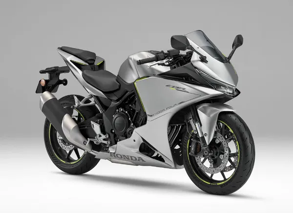 Футуристичный дизайн и рядная четверка: Honda CBR400R FOUR выйдет на рынок 18 сентября по цене 1 199 000 иен