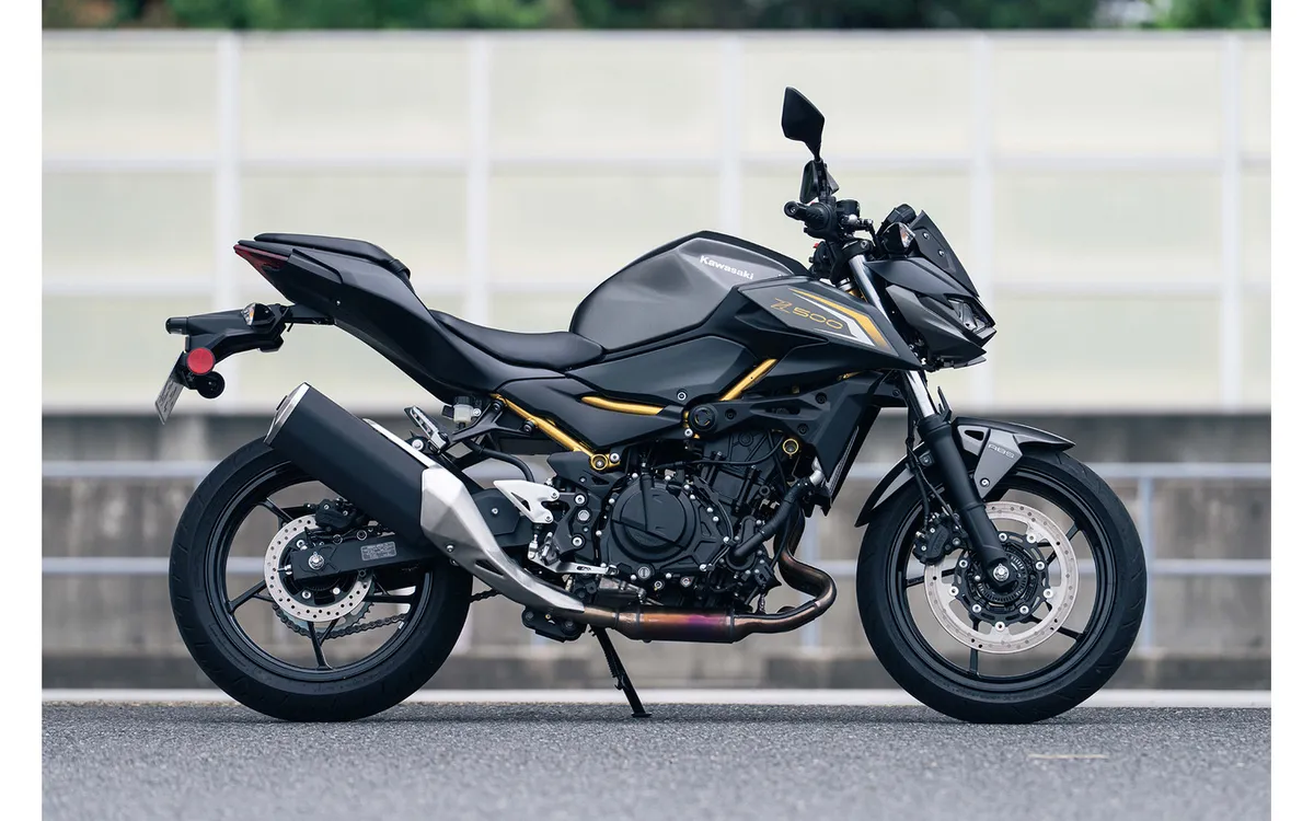 Тест-драйв Kawasaki Z500 / Ninja500: запас мощности в 52 см³, который оценят взрослые, уставшие от тяжелых байков — фото 3