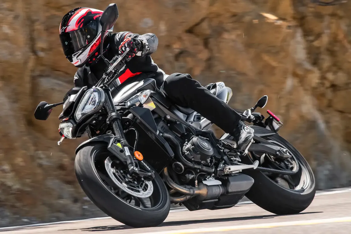 Обзор шлема Alpinestars Supertech R10: для дорог и трека