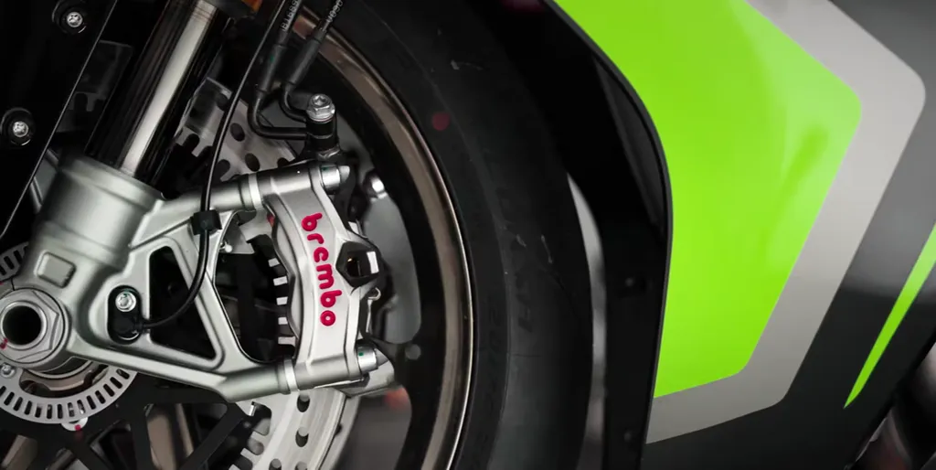 Раскрыты технические характеристики ZXMOTO 820RR-R: лучший представитель в классе среднеразмерных спортбайков — фото 3