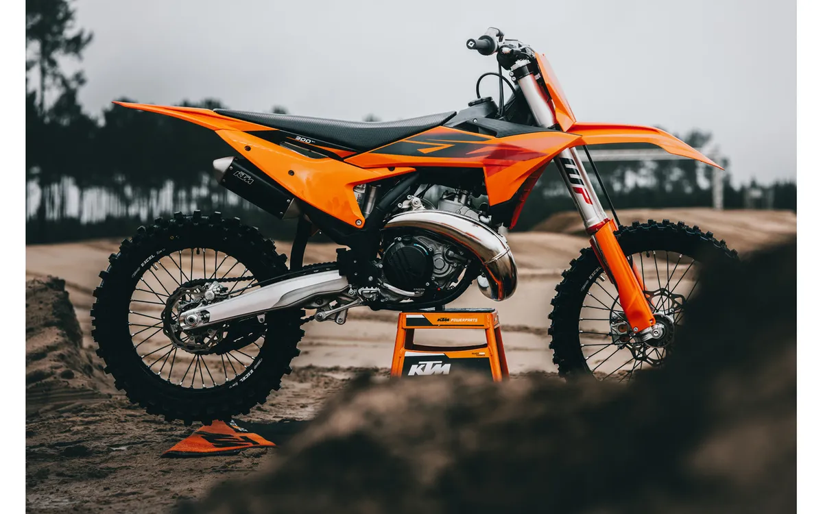 KTM представила 9 моделей линейки SX 2027 года: от полноразмерных мотоциклов до мини-байков