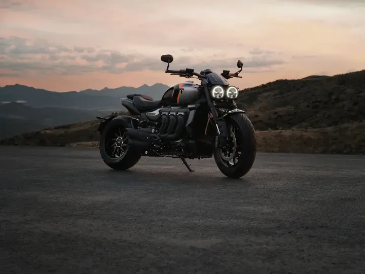 Галерея новых Triumph Rocket 3 Storm R и Rocket 3 Storm GT 2027 года — фото 3
