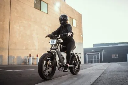 Triumph отмечает 15-летие DGR уникальным Speed Twin 1200 Cafe Racer Edition — фото 4