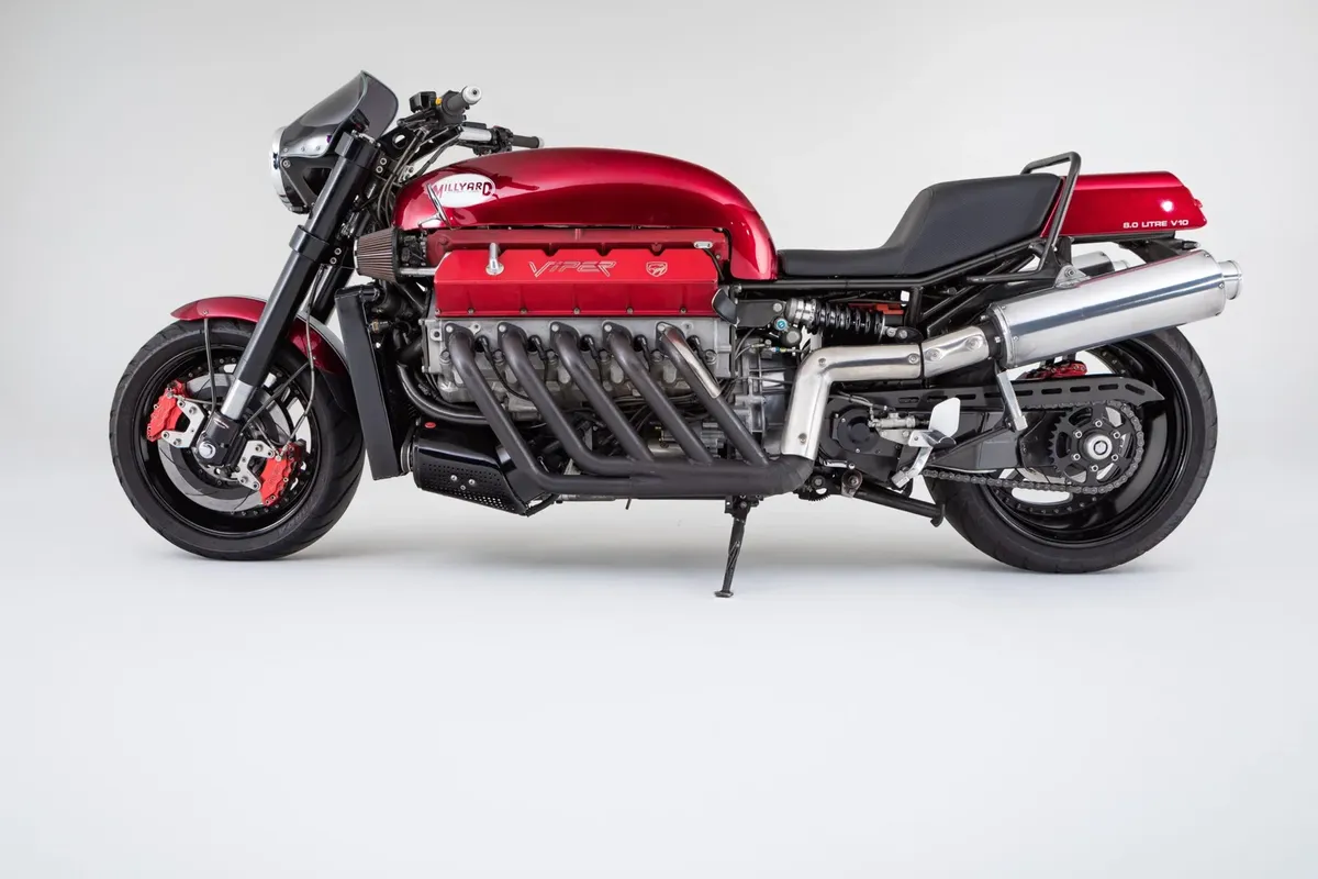 Знаменитый мотоцикл Allen Millyard Viper V10 продан на аукционе за 130 000 фунтов стерлингов — фото 4