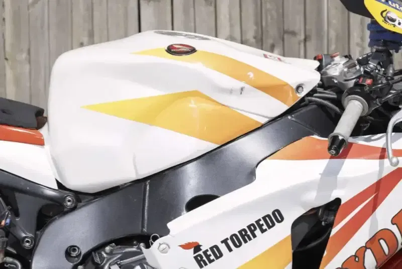 Honda CBR1000RR Гая Мартина с Isle of Man TT выставлена на аукцион — фото 4