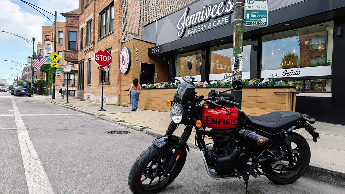 Royal Enfield продала более четверти миллиона мотоциклов всего за последние 3 месяца — фото 4