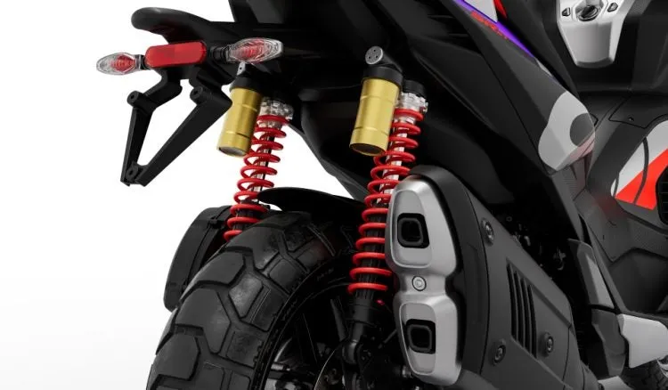 Почти боевой скутер? Aprilia SR GT 400 выходит на рынок Северной Америки — фото 3