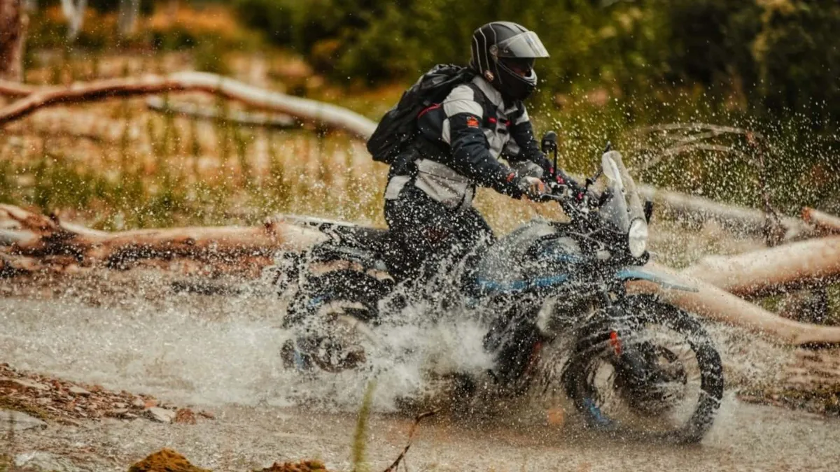 Royal Enfield хочет доказать: для путешествий по Америке не нужен огромный мотоцикл — фото 4