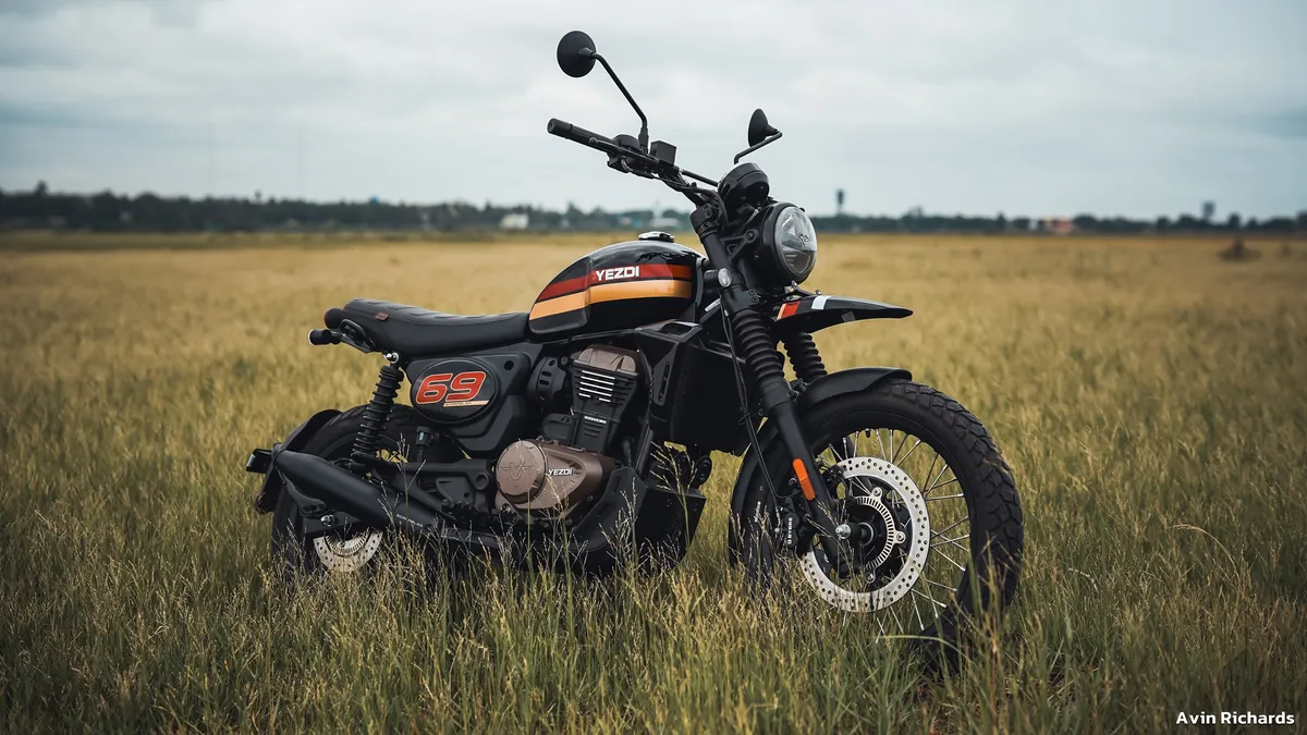 Обзор Yezdi Scrambler 2026 | Автомобили и Технологии — Новости и Тесты
