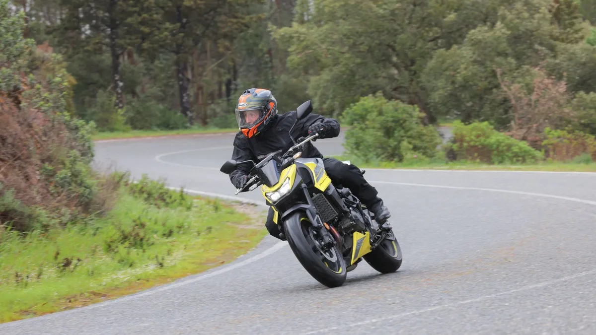 Honda CB750 Hornet E-Clutch 2026: полный обзор и технические характеристики