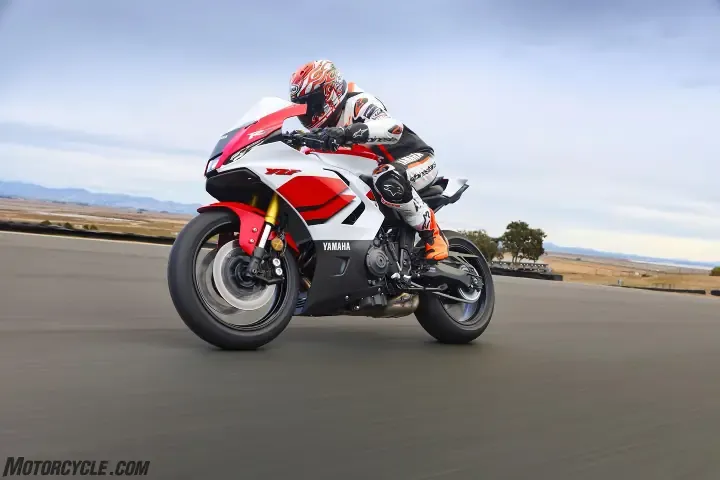 Технологии флагмана по доступной цене: Yamaha R7 получает электронику от супербайка R1