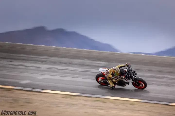 Плюсы и минусы: KTM 990 Duke R 2026