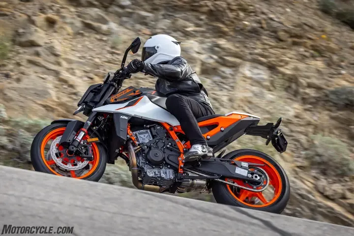 Плюсы и минусы: KTM 990 Duke R 2026 — фото 4
