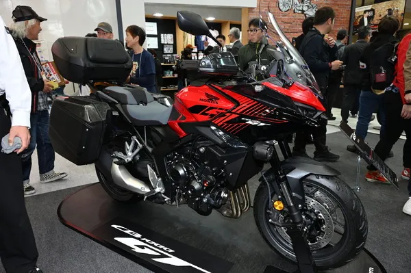 Honda CB1000GT: новый спортивный туристический мотоцикл представлен в Японии
