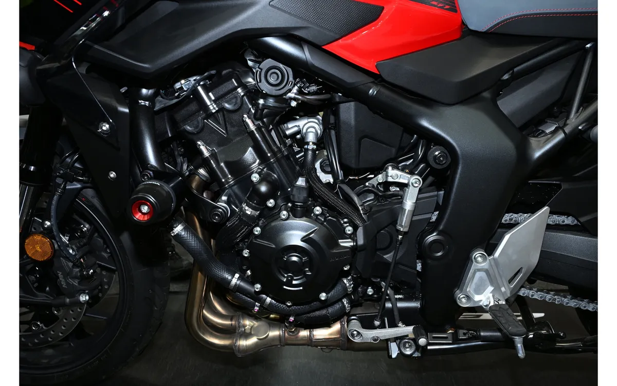 Honda CB1000GT: новый спортивный туристический мотоцикл представлен в Японии