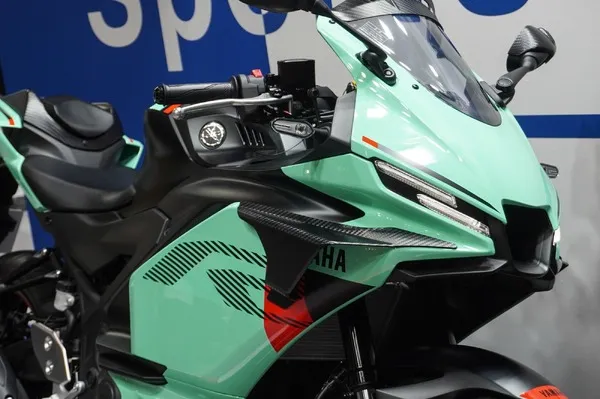 Япония: Yamaha представила новые YZF-R3 и YZF-R25 в цвете Light Green